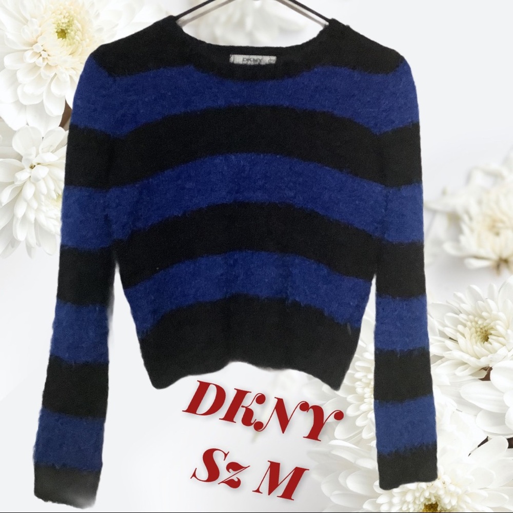 DKNY - Sz M - fuzzy soft crop sweater stretch 🥰